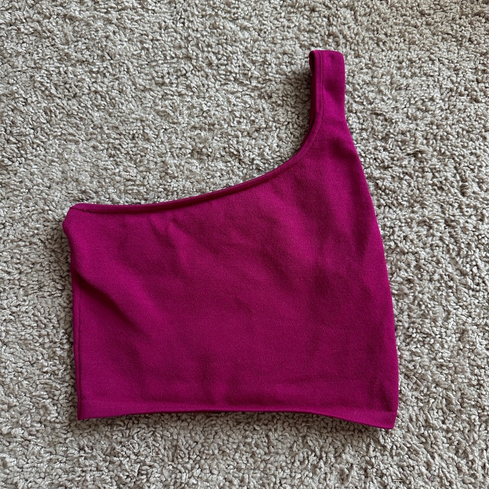 Aritzia Babaton Stretch Croptop - Size M
